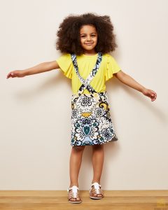 zdjęcie dziewczynki w spódniczce